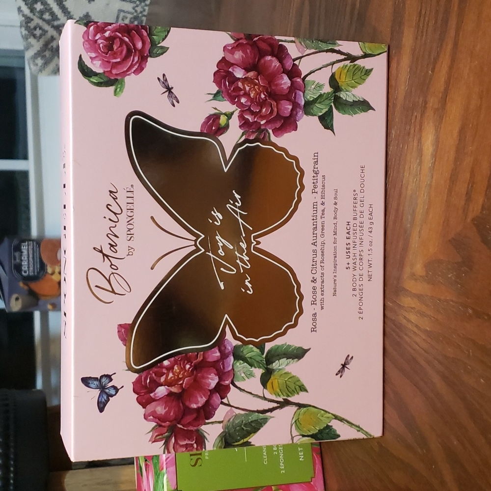 BOTANICA BY SPONGELLE JOY IS IN THE AIR BODY WASH INFUSED BUFFERS
